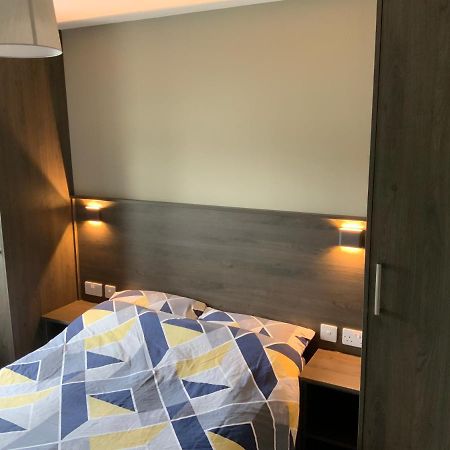 Small,Smart,Tidy 2 Bed Apartment Голвей Екстер'єр фото