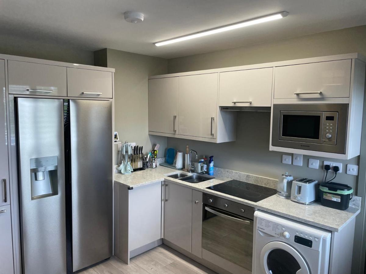Small,Smart,Tidy 2 Bed Apartment Голвей Екстер'єр фото