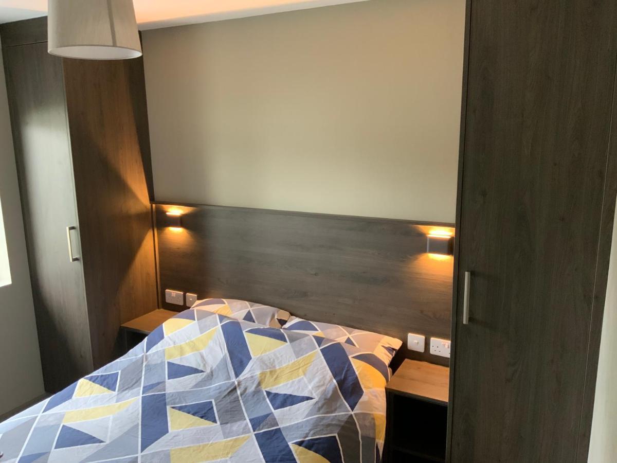 Small,Smart,Tidy 2 Bed Apartment Голвей Екстер'єр фото