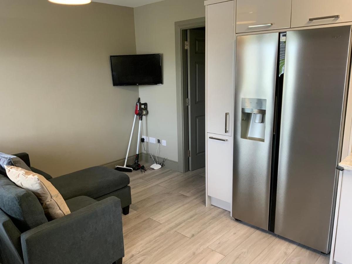 Small,Smart,Tidy 2 Bed Apartment Голвей Екстер'єр фото