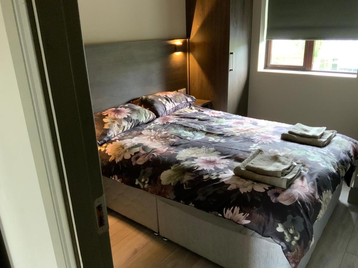 Small,Smart,Tidy 2 Bed Apartment Голвей Екстер'єр фото