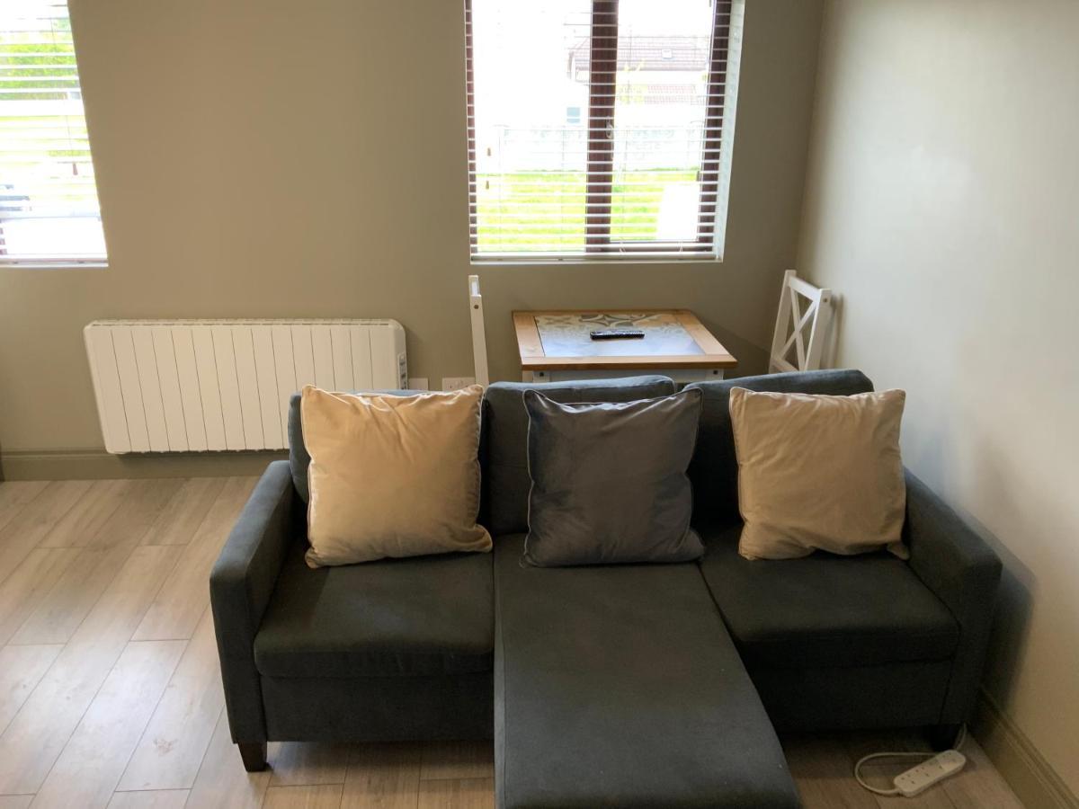 Small,Smart,Tidy 2 Bed Apartment Голвей Екстер'єр фото