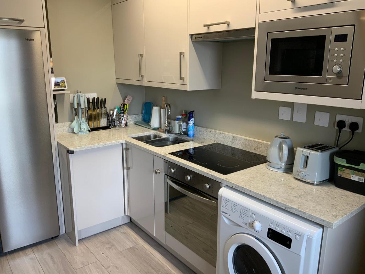 Small,Smart,Tidy 2 Bed Apartment Голвей Екстер'єр фото