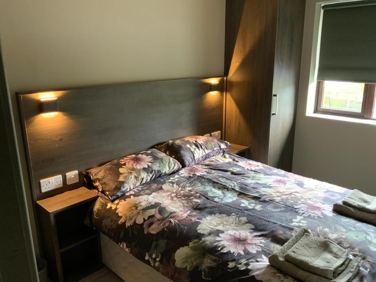 Small,Smart,Tidy 2 Bed Apartment Голвей Екстер'єр фото